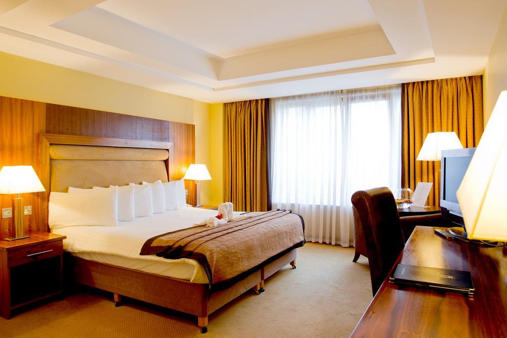 Annebrook House Hotel มัลลิงการ์ ภายนอก รูปภาพ