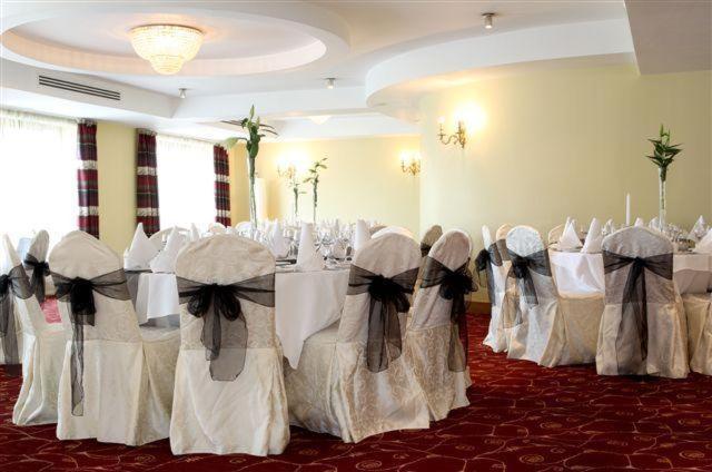 Annebrook House Hotel มัลลิงการ์ ภายนอก รูปภาพ