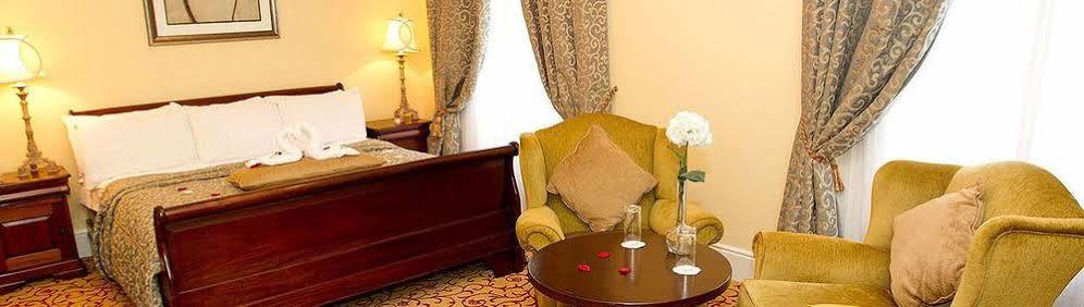 Annebrook House Hotel มัลลิงการ์ ภายนอก รูปภาพ
