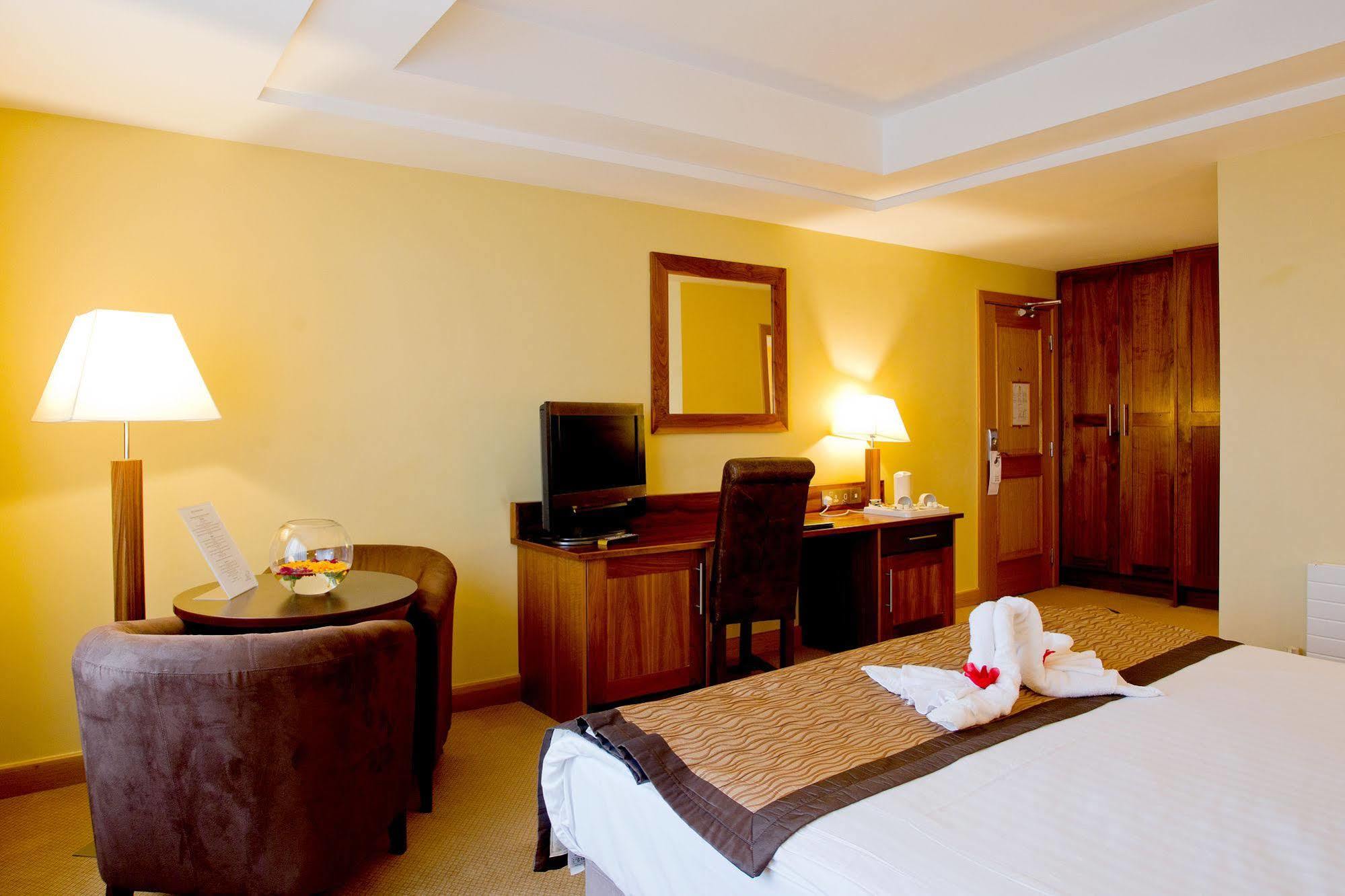 Annebrook House Hotel มัลลิงการ์ ภายนอก รูปภาพ