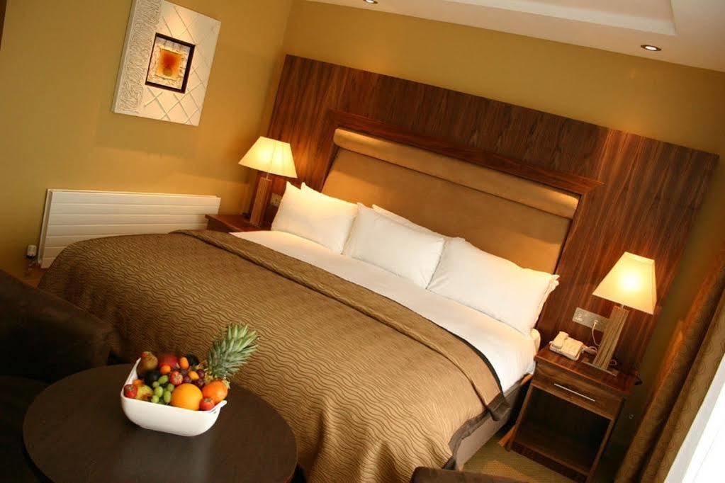 Annebrook House Hotel มัลลิงการ์ ห้อง รูปภาพ
