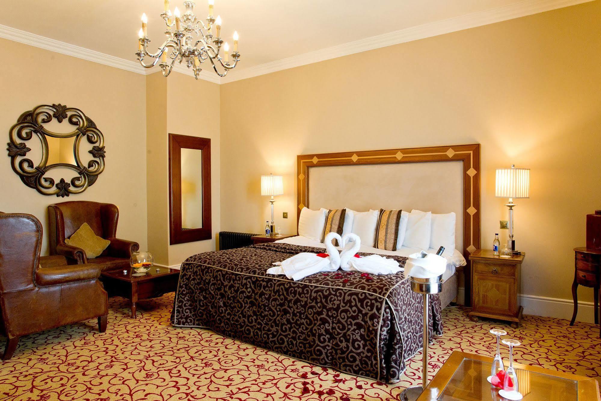 Annebrook House Hotel มัลลิงการ์ ภายนอก รูปภาพ